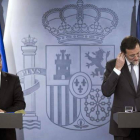 Hollande y Rajoy, en la rueda de prensa que ofrecieron tras la reunión mantenida ayer.