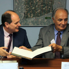 Francisco Norte y Ramón Ferrero durante la firma.