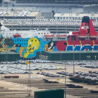 El crucero de Piolín atracado en el puerto de Barcelona.