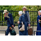 Miembros de la comunidad amish entrando en el juzgado.