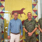 El alcalde reunido con los mandos del Ralca. DL