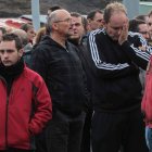 Caras largas y desesperación durante la espera del traslado de las víctimas.