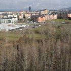Zona inundable del río en Flores del Sil, en las inmediaciones de Recambios Fino