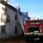 Bomberos de León y Astorga acudieron a sofocar el incendio