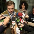 Gustavo de Arístegui compareció ante los medios de comunicación tras reunirse con Rajoy en privado