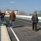 Representantes municipales y de Adif inspeccionaron ayer el estado de la nueva variante.