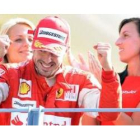 Fernando Alonso celebra su triunfo en uno de los escenarios míticos de la Fórmula 1.