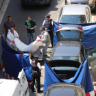 Hallazgo del cadáver de un hombre en un coche aparcado en el distrito de Sants-Montjuïc.