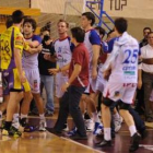 El último derbi entre el Ademar y el Valladolid vivió momentos de mucha tensión.