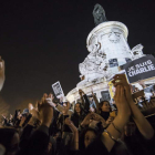 Manifestación en París en contra de la acción terrorista que se cobró doce vidas.