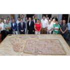Los alcaldes y miembros de las asociaciones del Camino de Santiago se reunieron ayer en el Palacio del Conde Luna. SECUNDINO PÉREZ