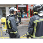 Efectivos del Servicio de Extinción de Incendios y Salvamento de Ponferrada, en una de sus intervenciones