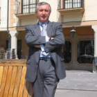 Jacinto Bardal posa en la plaza Mayor de Astorga, en una imagen de archivo.