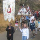 La procesión con el santo a hombros por las calles de la localidad y la misa solemne marcaron ayer l