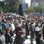 Decenas de personas se reúnen en Ciudad de México tras el sismo de 7,2 grados.