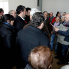 Más de un centenar de vecinos acudieron a la cita en el centro cívico del barrio.
