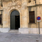 Entrada a la Audiencia Provincial de León. DL