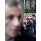 Costa, en primer término, y Rajoy, al fondo, a su llegada al Congreso