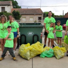 Voluntarios coyantinos que participaron en la recogida de basura. DL