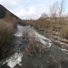 El río Sil a su paso por Ponferrada, junto al monte Pajariel.