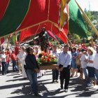 Un momento de la procesión de San Roque durante las fiestas de Torre del Bierzo.