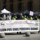 Concentración de pensionistas. F. Otero Perandones.