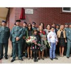 Gancedo, junto a las viudas, familiares y compañeros de los fallecidos, en el parque Sira Sampedro dedicado a Emilio Pérez.