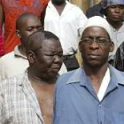Tsvangirai, a la izquierda con la cara hinchada, junto a Madhuku.