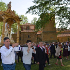 Imagen de la tradicional romería de la Virgen de la Vega en torno al santuario de Cimanes. MEDINA