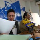 Iván Alonso (izquierda) y Fernando Valcarce, ayer ante los medios