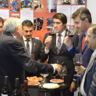 Reyero, Redondo, Suárez-Quiñones, Martínez Majo y Rodrigo brindaron ayer en la feria.