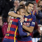 Neymar y Luis Suárez celebran uno de los cuatro goles.