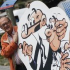 Francisco Ibáñez, presentando el nuevo álbum de Mortadelo y Filemón, 'Sueldecitos más bien bajitos...'.