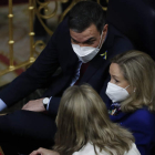 Pedro Sánchez con Nadia Calviño y Yolanda Díaz ayer, en el Congreso. CHEMA MOYA