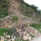 Imagen tomada ayer en la muralla del Castro Ventosa, desplomada por la lluvia. L. DE LA MATA