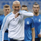 Zidane está satisfecho con la preparación del equipo para el enfrentamiento ante el Sevilla. BALLESTEROS