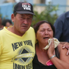 Familiares de las víctimas del accidente de avión en Cuba.