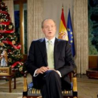 El rey Don Juan Carlos, durante la lectura del tradicional mensaje de Nochebuena.