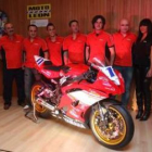 Isaac García aparece en la imagen junto al resto de su equipo.