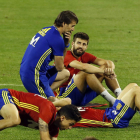 Lopetegui roedeado de sus jugadores en un entrenamiento con España. MANUEL LORENZO