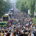 Miles de personas abarrotaban ayer el barrio londinense de Notting Hill en la primera jornada del carnaval.