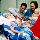 Mohamed Ibrahim y su hermano Ahmed logran mirarse de frente por primera vez en sus dos años de vida