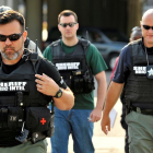 Agentes de policía llegan a la escena de un tiroteo en Orlando (Florida, EEUU)