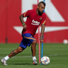 Arturo Vidal viajó ayer a Milán para cerrar su fichaje. MIGUEL RUIZ