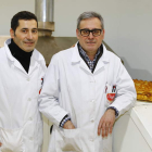 Luis y Gonzalo Rodríguez, en la fábrica de Dulma en la Avenida de Ponferrada de Astorga.