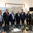 Encabo y Majo posan con miembros del Consejo de Cuentas y diputados. MARCIANO PÉREZ