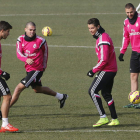 Lucas Silva, izquierda, Pepe, Cristiano Ronaldo y Benzema durante el entrenamiento de ayer