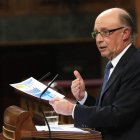 El ministro de Hacienda, Montoro, durante su intervención en el debate de Presupuestos. ZIPI