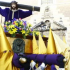 La cofradía de La Agonía tuvo que esperar el paso de El Silencio y frenó a su vez a Minerva