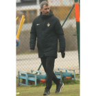 Jon Pérez Bolo, durante un entrenamiento de la Ponferradina en el Anexo de El Toralín. L. DE LA MATA